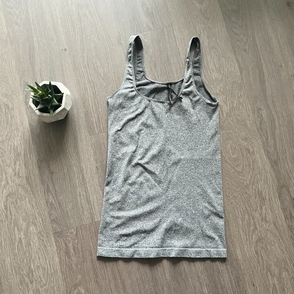 Babaton Sleeveless Pepper Grey Tank Top - Picture 1 of 8
